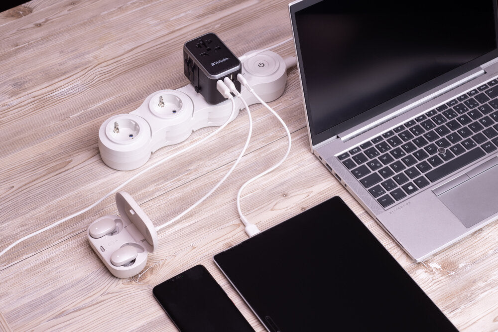 Verbatim Uni Travel Adapter UTA-04 PD61W
