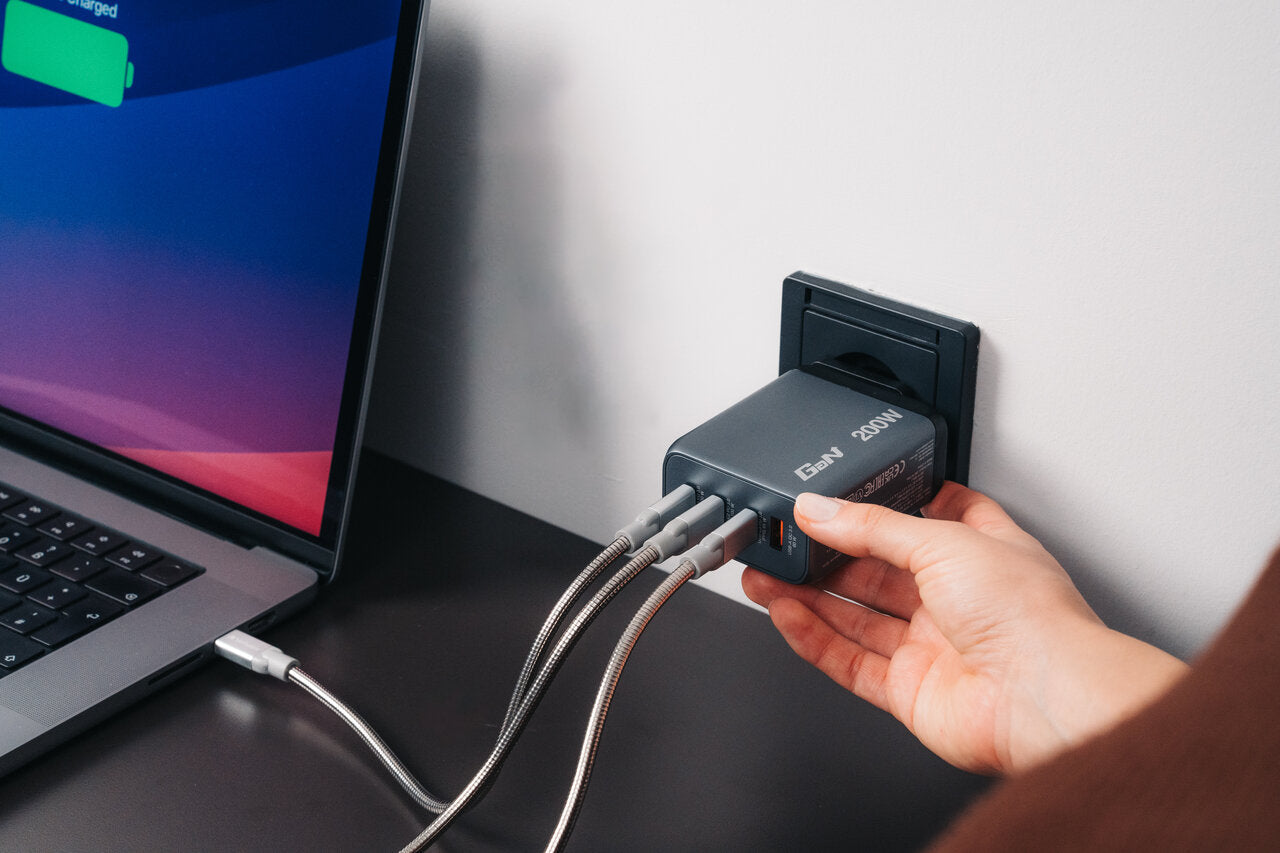 Verbatim GNC-200 GaN Charger 4 200W USB